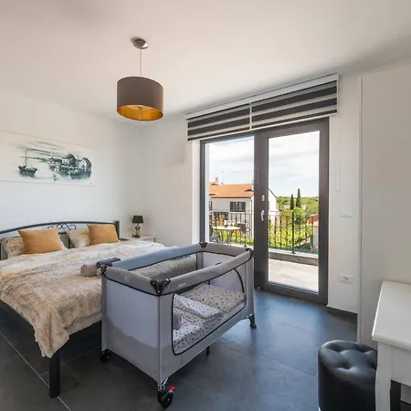 Holiday home 4 Sz Mit Bad En Pool Und Sommerkueche Medulin