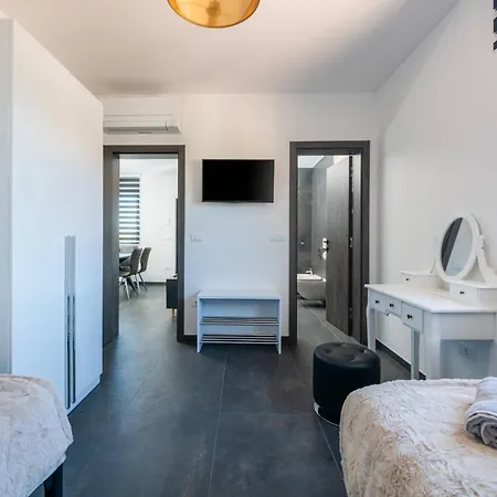 4 Sz Mit Bad En Pool Und Sommerkueche Holiday home *
