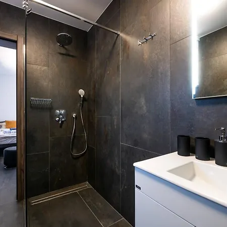 4 Sz Mit Bad En Pool Und Sommerkueche Holiday home Medulin