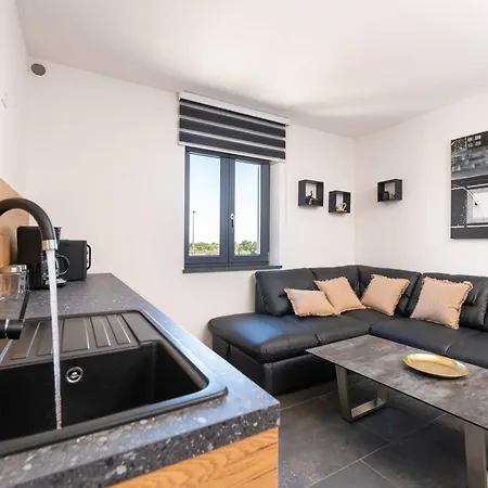 4 Sz Mit Bad En Pool Und Sommerkueche *