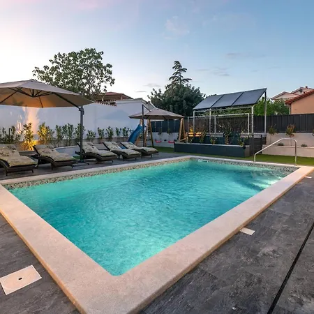 4 Sz Mit Bad En Pool Und Sommerkueche