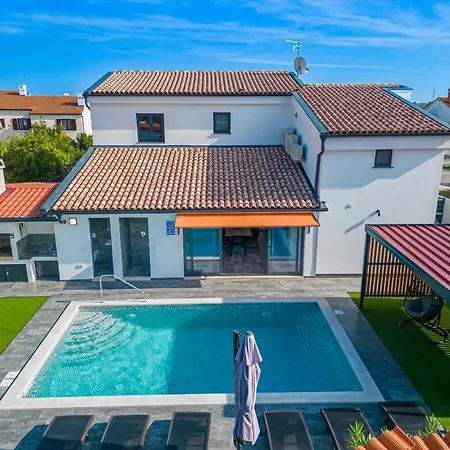 Сasa de vacaciones 4 Sz Mit Bad En Pool Und Sommerkueche Medulin